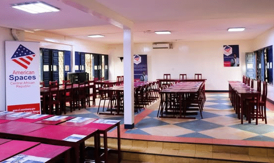 Centrafrique: L’ambassade des États-Unis, a officiellement inauguré un « American Corner » à l’Université de Bangui, en partenariat avec l’ONG Initiatives Solidarité Centrafrique (ISCA).