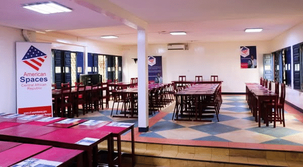 Centrafrique: L’ambassade des États-Unis, a officiellement inauguré un « American Corner » à l’Université de Bangui, en partenariat avec l’ONG Initiatives Solidarité Centrafrique (ISCA).