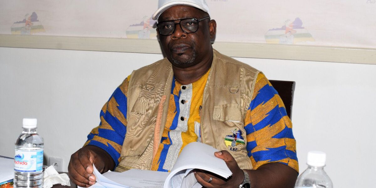 À l’approche des échéances électorales du 26 avril 2026, l’Autorité Nationale des Élections (ANE) intensifie les préparatifs afin d’assurer un processus transparent et crédible en République centrafricaine. Dans un communiqué rendu public ce 7 avril à Bangui, son président, Morouba Mathias Barthélemy, invite les candidats concernés à retirer le spécimen de leur bulletin de vote.