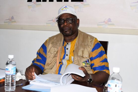 À l’approche des échéances électorales du 26 avril 2026, l’Autorité Nationale des Élections (ANE) intensifie les préparatifs afin d’assurer un processus transparent et crédible en République centrafricaine. Dans un communiqué rendu public ce 7 avril à Bangui, son président, Morouba Mathias Barthélemy, invite les candidats concernés à retirer le spécimen de leur bulletin de vote.