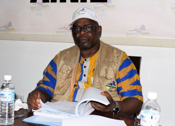 À l’approche des échéances électorales du 26 avril 2026, l’Autorité Nationale des Élections (ANE) intensifie les préparatifs afin d’assurer un processus transparent et crédible en République centrafricaine. Dans un communiqué rendu public ce 7 avril à Bangui, son président, Morouba Mathias Barthélemy, invite les candidats concernés à retirer le spécimen de leur bulletin de vote.