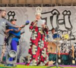 Le Festival Tî-Ï a été officiellement lancé le 4 avril 2026 au stade 20 000 places de Bangui, marquant le début de sa 5ᵉ édition dans une ambiance festive et culturelle. Cet événement majeur se tient du 4 au 10 avril et rassemble artistes, passionnés de culture et curieux autour d’un programme riche et diversifié.