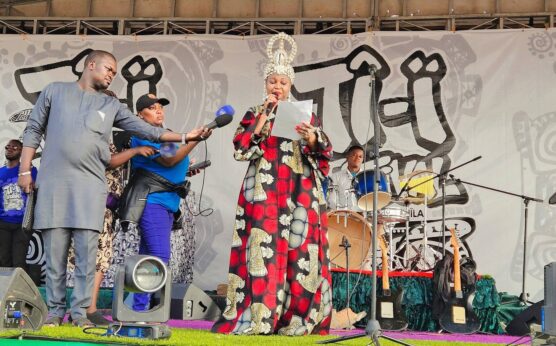 Le Festival Tî-Ï a été officiellement lancé le 4 avril 2026 au stade 20 000 places de Bangui, marquant le début de sa 5ᵉ édition dans une ambiance festive et culturelle. Cet événement majeur se tient du 4 au 10 avril et rassemble artistes, passionnés de culture et curieux autour d’un programme riche et diversifié.