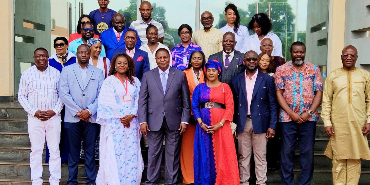 Le Président de la République, Faustin-Archange Touadéra, a rencontré les Centrafricains de la diaspora le vendredi 3 avril 2026, en marge de son investiture à la tête de la 7ᵉ République. Cette rencontre, empreinte d’écoute et de dialogue, a permis d’aborder les enjeux majeurs du développement du pays.