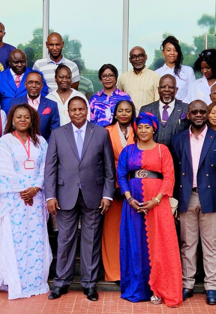 Le Président de la République, Faustin-Archange Touadéra, a rencontré les Centrafricains de la diaspora le vendredi 3 avril 2026, en marge de son investiture à la tête de la 7ᵉ République. Cette rencontre, empreinte d’écoute et de dialogue, a permis d’aborder les enjeux majeurs du développement du pays.