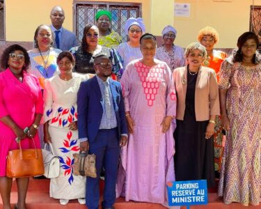 La ministre de la Promotion du Genre, de la Protection de la Femme, de la Famille et de l’Enfant, Dr Marthe Augustine Kirimat, a réaffirmé la disponibilité du Ministère à soutenir les femmes centrafricaines, notamment dans le cadre de l'affaire Gilles Lonel Gouandjika.