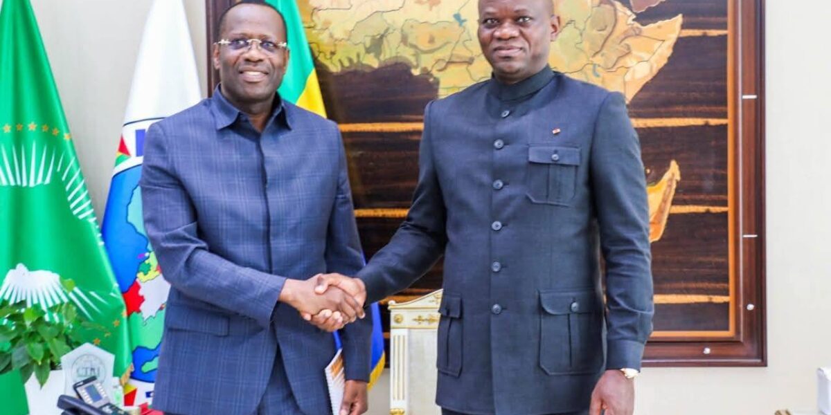 Le Gabon et la Banque des États de l'Afrique centrale (BEAC) ont franchi une étape importante dans leur coopération, avec le rapatriement effectif des premiers fonds de restauration des sites miniers (Fonds REST). Cette avancée est le fruit de l'engagement personnel du Président de la République gabonaise, Brice Clotaire Oligui Nguema, et de la volonté de la BEAC de renforcer sa coopération avec les États membres.