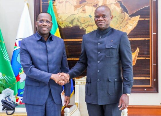 Le Gabon et la Banque des États de l'Afrique centrale (BEAC) ont franchi une étape importante dans leur coopération, avec le rapatriement effectif des premiers fonds de restauration des sites miniers (Fonds REST). Cette avancée est le fruit de l'engagement personnel du Président de la République gabonaise, Brice Clotaire Oligui Nguema, et de la volonté de la BEAC de renforcer sa coopération avec les États membres.