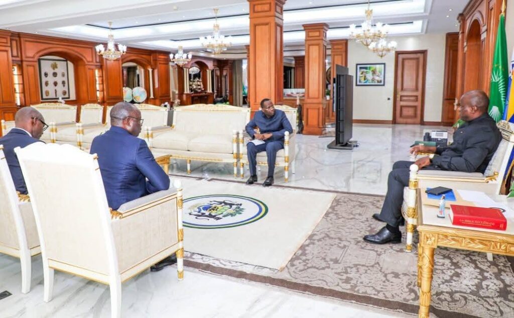 Le Gabon et la Banque des États de l'Afrique centrale (BEAC) ont franchi une étape importante dans leur coopération, avec le rapatriement effectif des premiers fonds de restauration des sites miniers (Fonds REST). Cette avancée est le fruit de l'engagement personnel du Président de la République gabonaise, Brice Clotaire Oligui Nguema, et de la volonté de la BEAC de renforcer sa coopération avec les États membres.