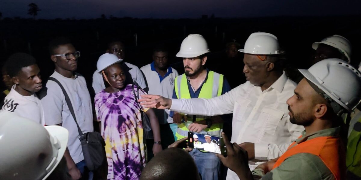 La République centrafricaine s’engage résolument dans la transition énergétique avec le développement du projet Sakaï 2, une centrale solaire de grande envergure actuellement en cours de réalisation. Cette initiative stratégique vise à renforcer l’accès à l’électricité et à répondre durablement aux besoins énergétiques du pays.
