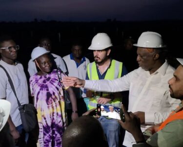 La République centrafricaine s’engage résolument dans la transition énergétique avec le développement du projet Sakaï 2, une centrale solaire de grande envergure actuellement en cours de réalisation. Cette initiative stratégique vise à renforcer l’accès à l’électricité et à répondre durablement aux besoins énergétiques du pays.