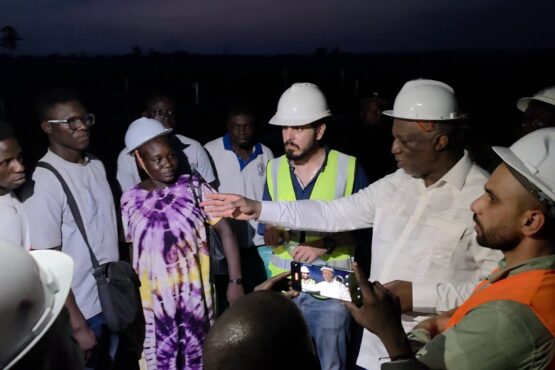 La République centrafricaine s’engage résolument dans la transition énergétique avec le développement du projet Sakaï 2, une centrale solaire de grande envergure actuellement en cours de réalisation. Cette initiative stratégique vise à renforcer l’accès à l’électricité et à répondre durablement aux besoins énergétiques du pays.