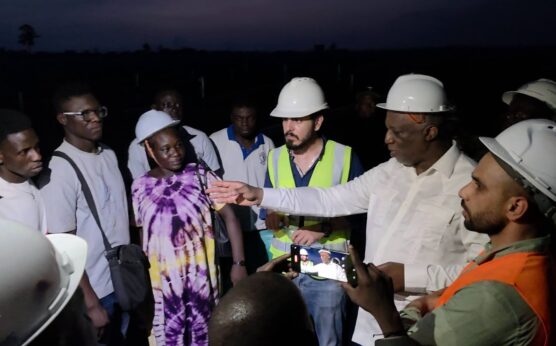 La République centrafricaine s’engage résolument dans la transition énergétique avec le développement du projet Sakaï 2, une centrale solaire de grande envergure actuellement en cours de réalisation. Cette initiative stratégique vise à renforcer l’accès à l’électricité et à répondre durablement aux besoins énergétiques du pays.