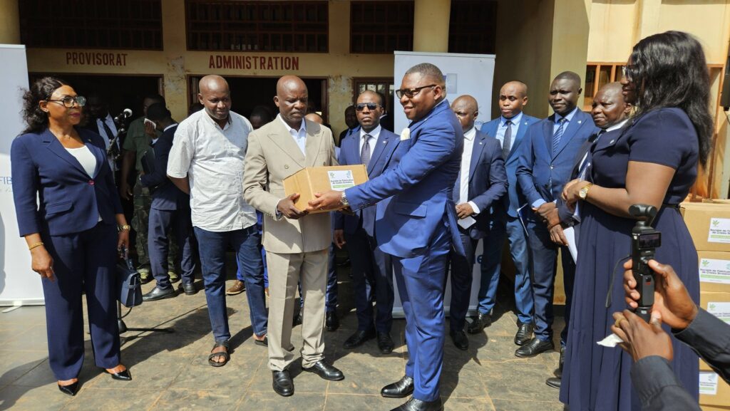 La Fondation BGFIBank a organisé la 4e édition de son activité « Un banquier dans ma classe » en Centrafrique. Pour cette édition, BGFIBank Centrafrique a choisi le Lycée Miskine pour échanger avec environ 500 élèves des classes de terminale et de troisième.