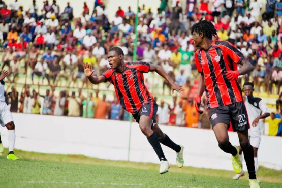 La Super Ligue de Bangui a démarré sur les chapeaux de roues avec une première journée marquée par l’intensité et l’engagement des équipes. Au total, 19 buts ont été inscrits, preuve d’un championnat offensif, sans oublier quelques cartons rouges venus pimenter les rencontres.