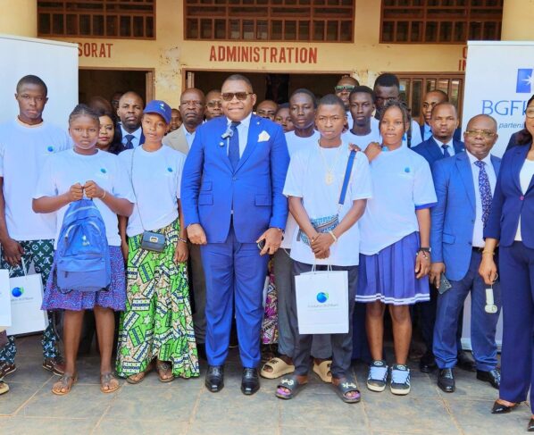 La Fondation BGFIBank a organisé la 4e édition de son activité « Un banquier dans ma classe » en Centrafrique. Pour cette édition, BGFIBank Centrafrique a choisi le Lycée Miskine pour échanger avec environ 500 élèves des classes de terminale et de troisième.