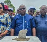 Les travaux de construction de la centrale solaire de Bouar, dans le nord-ouest de la République centrafricaine, ont été officiellement lancés grâce au financement de la Banque mondiale, dans le cadre du projet PARSE. Cette initiative vise à améliorer de manière durable l’accès à l’électricité dans plusieurs villes du pays.