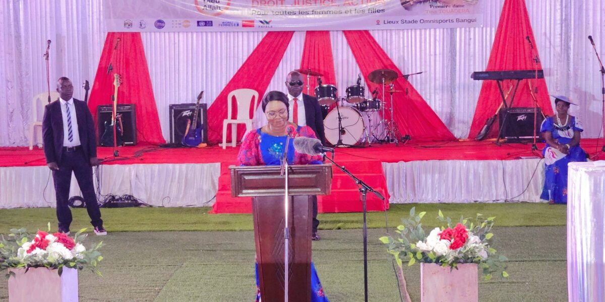 La Première Dame de la République centrafricaine, Tina Marguerite Touadéra, a procédé à l’ouverture de la 4ᵉ édition des activités marquant la célébration de la Journée internationale des droits des femmes à travers une séance de prière, placée sous le signe du recueillement et de l’unité.