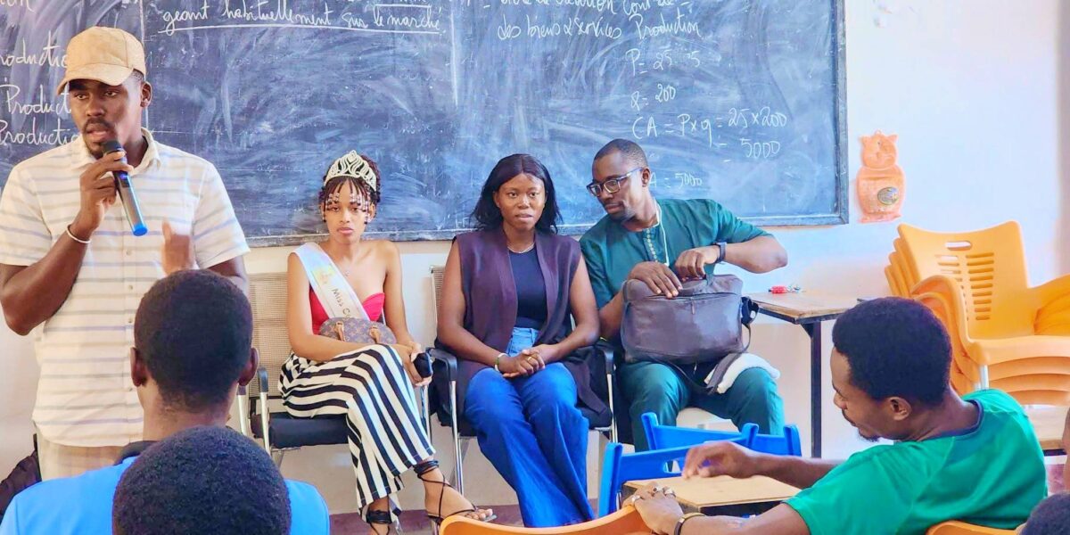 Pour la quatrième fois consécutive, Poguy Aaliyah, Miss Centrafrique 2026, a conduit une journée de sensibilisation sur le VIH/SIDA ce jeudi à l’Institut New Tech de Bangui.