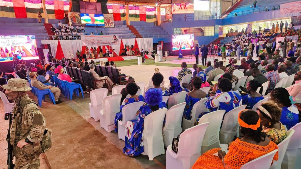La Première Dame de la République centrafricaine, Tina Marguerite Touadéra, a procédé à l’ouverture de la 4ᵉ édition des activités marquant la célébration de la Journée internationale des droits des femmes à travers une séance de prière, placée sous le signe du recueillement et de l’unité.