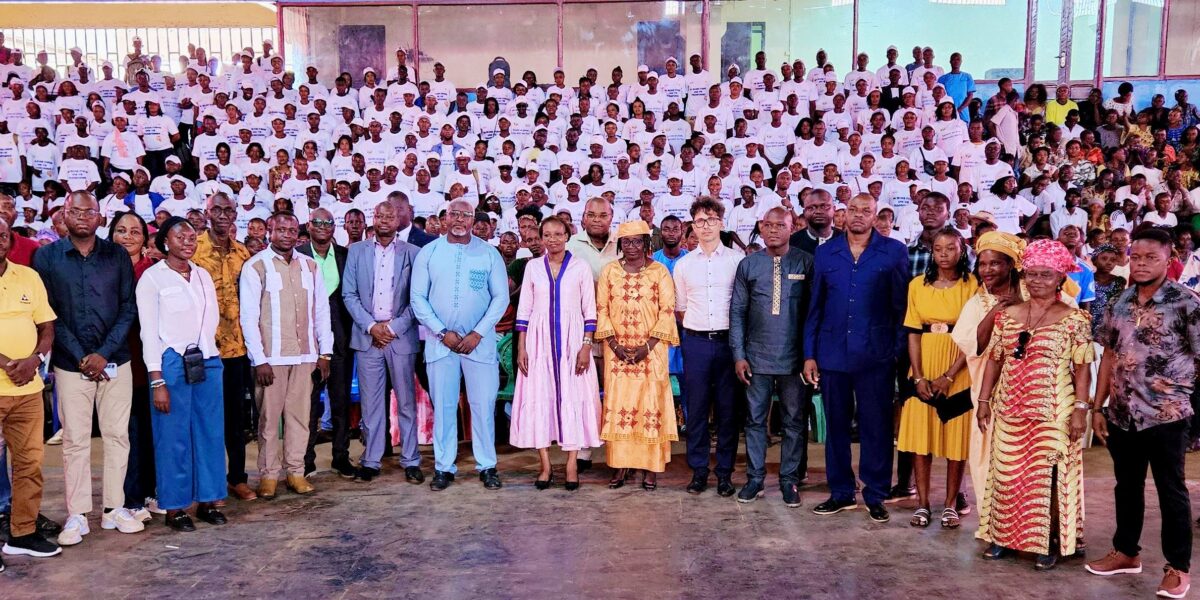 En République centrafricaine, la promotion de l’emploi des jeunes franchit une nouvelle étape avec le déploiement du programme de formation « Prépa pro » dans le cadre du projet I-COMPETE. Portée par l’Agence Centrafricaine de Formation Professionnelle et de l’Emploi, sous la tutelle du ministère de l’Emploi et de la Formation professionnelle, cette initiative vise à renforcer l’employabilité des jeunes à travers une approche innovante basée sur les compétences.