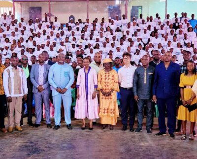 En République centrafricaine, la promotion de l’emploi des jeunes franchit une nouvelle étape avec le déploiement du programme de formation « Prépa pro » dans le cadre du projet I-COMPETE. Portée par l’Agence Centrafricaine de Formation Professionnelle et de l’Emploi, sous la tutelle du ministère de l’Emploi et de la Formation professionnelle, cette initiative vise à renforcer l’employabilité des jeunes à travers une approche innovante basée sur les compétences.
