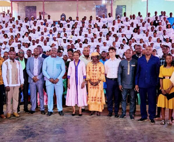 En République centrafricaine, la promotion de l’emploi des jeunes franchit une nouvelle étape avec le déploiement du programme de formation « Prépa pro » dans le cadre du projet I-COMPETE. Portée par l’Agence Centrafricaine de Formation Professionnelle et de l’Emploi, sous la tutelle du ministère de l’Emploi et de la Formation professionnelle, cette initiative vise à renforcer l’employabilité des jeunes à travers une approche innovante basée sur les compétences.