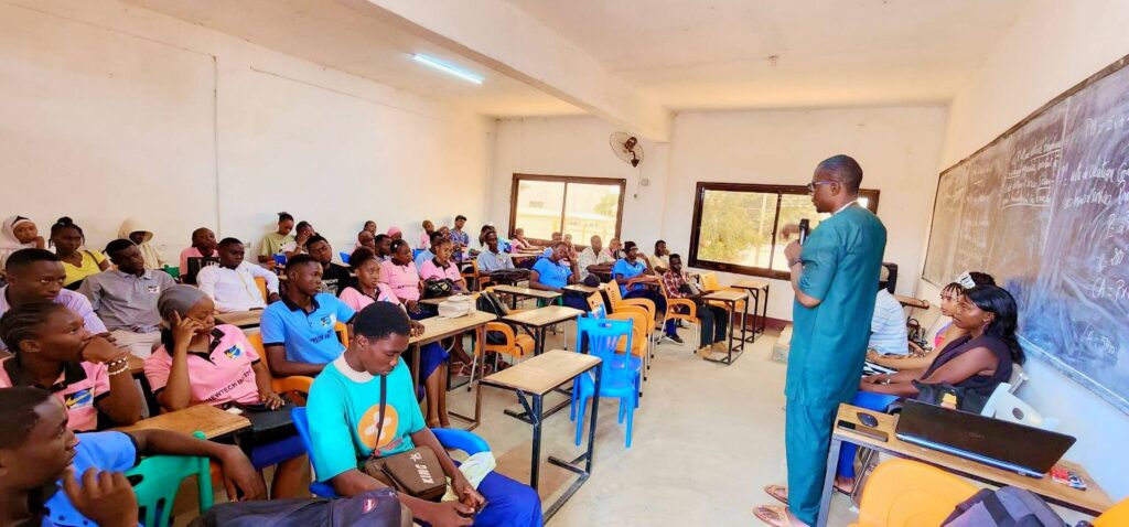 Pour la quatrième fois consécutive, Poguy Aaliyah, Miss Centrafrique 2026, a conduit une journée de sensibilisation sur le VIH/SIDA ce jeudi à l’Institut New Tech de Bangui.