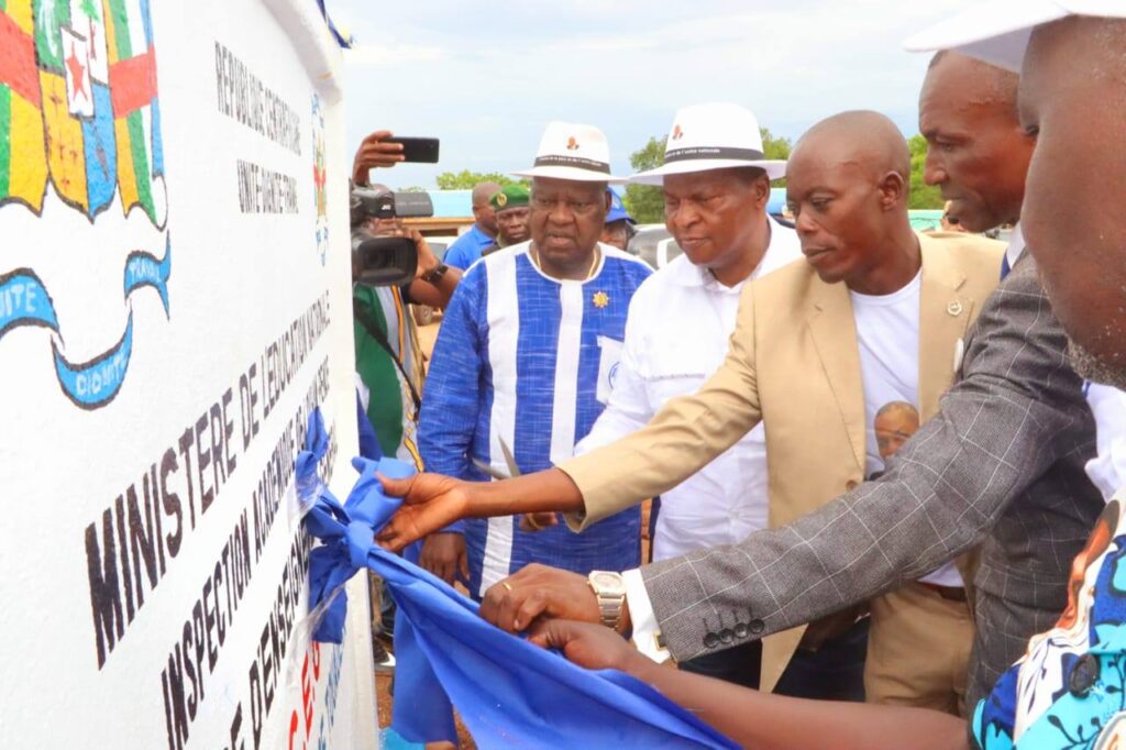 Le Président de la République, Faustin-Archange Touadéra, a effectué une visite officielle le 22 avril 2026 dans la commune de Bohong, située à environ 70 km de Bocaranga. Cette visite s’inscrivait dans le cadre de l’inauguration d’un Collège d’Enseignement Général portant son nom.