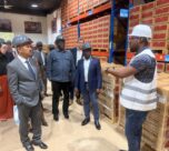 Cette semaine, une réunion des membres de l’équipe pays des Nations Unies en République centrafricaine s’est tenue dans un entrepôt logistique de Bangui, mettant en lumière l’importance des chaînes d’approvisionnement humanitaires dans le pays.