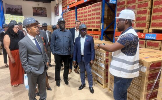 Cette semaine, une réunion des membres de l’équipe pays des Nations Unies en République centrafricaine s’est tenue dans un entrepôt logistique de Bangui, mettant en lumière l’importance des chaînes d’approvisionnement humanitaires dans le pays.