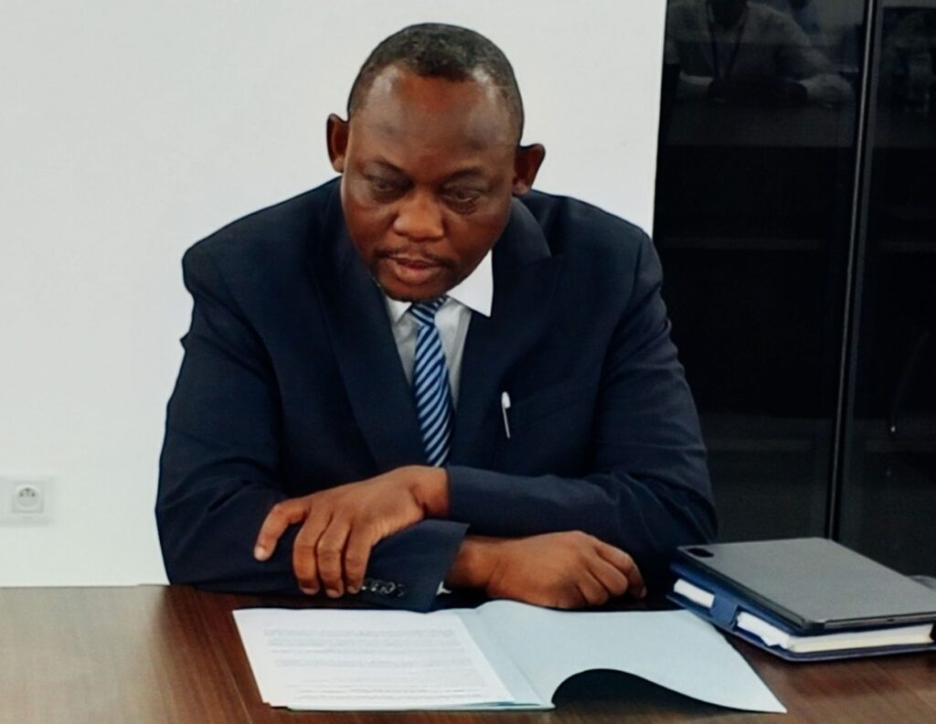 Dans un contexte où la sécurité aérienne s’impose comme une priorité stratégique, l’Autorité Nationale de l’Aviation Civile (ANAC) de la République centrafricaine intensifie ses efforts pour se conformer aux normes internationales. Sous la direction de Jean Mexin Atazi Yeke, l’institution mise sur le renforcement des capacités de son personnel afin d’améliorer durablement la supervision du secteur.