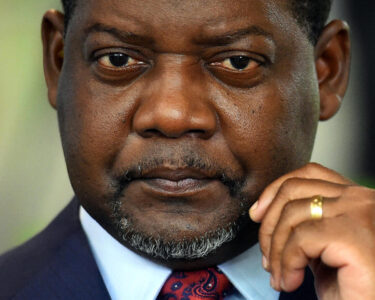 La récente déclaration de Fidèle Gouandjika sur une éventuelle nomination de Firmin Ngrébada au poste de vice-président de la République ne relève probablement pas du simple commentaire politique. Dans le contexte actuel des recompositions internes du pouvoir centrafricain, cette sortie apparaît plutôt comme un signal politique soigneusement calculé.