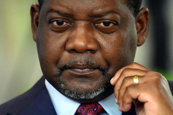La récente déclaration de Fidèle Gouandjika sur une éventuelle nomination de Firmin Ngrébada au poste de vice-président de la République ne relève probablement pas du simple commentaire politique. Dans le contexte actuel des recompositions internes du pouvoir centrafricain, cette sortie apparaît plutôt comme un signal politique soigneusement calculé.
