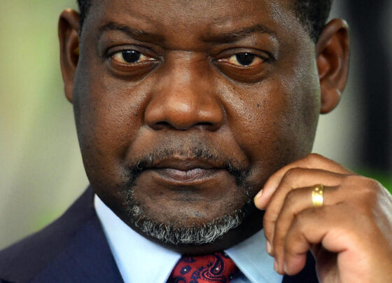 La récente déclaration de Fidèle Gouandjika sur une éventuelle nomination de Firmin Ngrébada au poste de vice-président de la République ne relève probablement pas du simple commentaire politique. Dans le contexte actuel des recompositions internes du pouvoir centrafricain, cette sortie apparaît plutôt comme un signal politique soigneusement calculé.