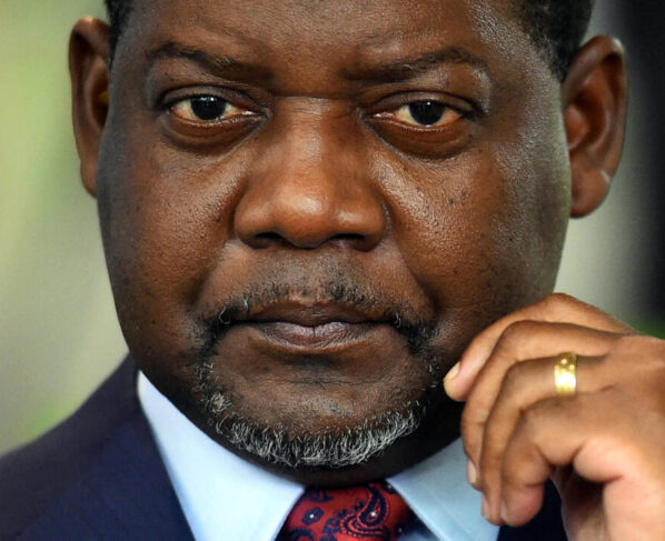 La récente déclaration de Fidèle Gouandjika sur une éventuelle nomination de Firmin Ngrébada au poste de vice-président de la République ne relève probablement pas du simple commentaire politique. Dans le contexte actuel des recompositions internes du pouvoir centrafricain, cette sortie apparaît plutôt comme un signal politique soigneusement calculé.