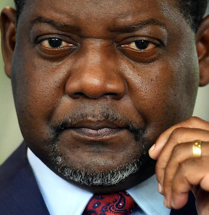 La récente déclaration de Fidèle Gouandjika sur une éventuelle nomination de Firmin Ngrébada au poste de vice-président de la République ne relève probablement pas du simple commentaire politique. Dans le contexte actuel des recompositions internes du pouvoir centrafricain, cette sortie apparaît plutôt comme un signal politique soigneusement calculé.