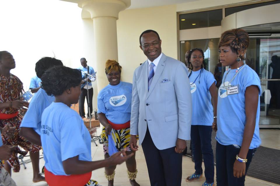 Bangui, 6 mai. Troisième coup d’arrêt pour Anicet-Georges Dologuélé. L’ancien Premier ministre a été interpellé ce mardi à l’aéroport Bangui-Mpoko alors qu’il s’apprêtait à voyager. Son passeport a été confisqué sans notification officielle.