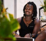 L’artiste pluridisciplinaire centrafricain Rafiki RH2O a marqué son apparition sur le tapis rouge du Festival de Cannes avec la présentation de son nouveau film intitulé Congo Boy.
