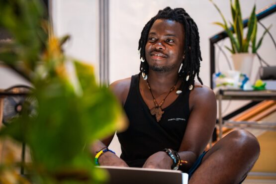 L’artiste pluridisciplinaire centrafricain Rafiki RH2O a marqué son apparition sur le tapis rouge du Festival de Cannes avec la présentation de son nouveau film intitulé Congo Boy.