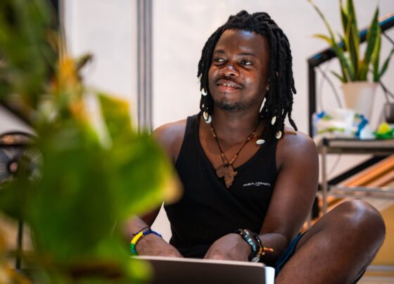 L’artiste pluridisciplinaire centrafricain Rafiki RH2O a marqué son apparition sur le tapis rouge du Festival de Cannes avec la présentation de son nouveau film intitulé Congo Boy.