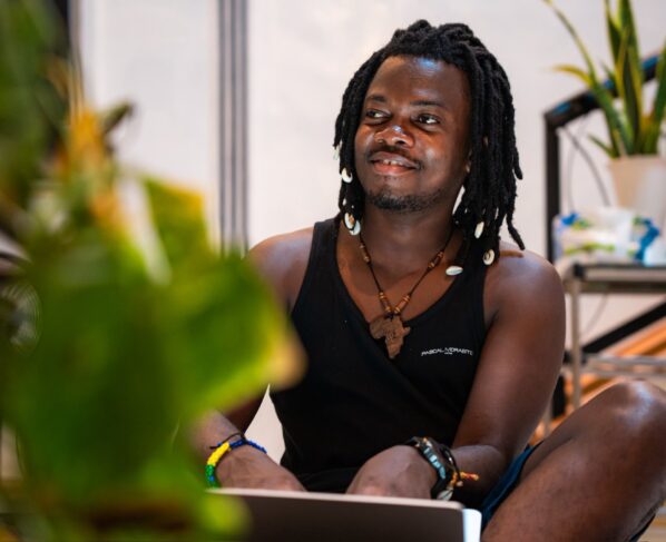 L’artiste pluridisciplinaire centrafricain Rafiki RH2O a marqué son apparition sur le tapis rouge du Festival de Cannes avec la présentation de son nouveau film intitulé Congo Boy.