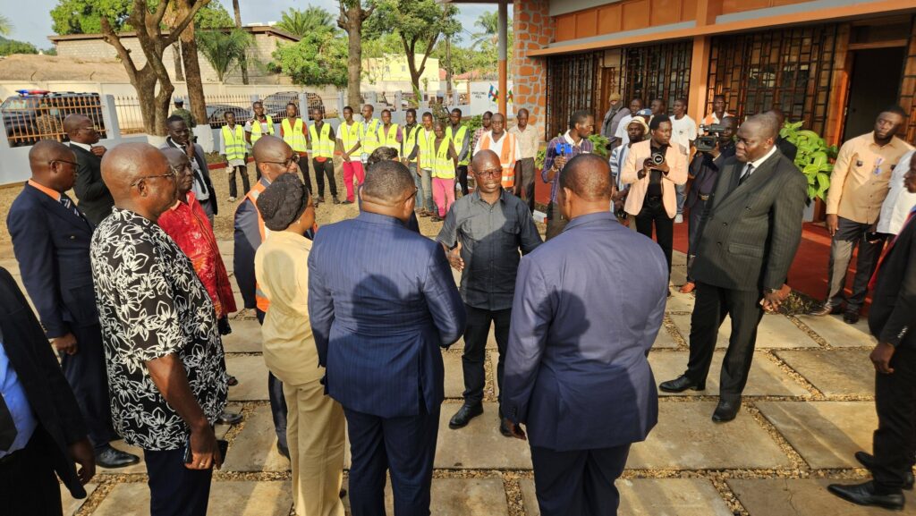 En lançant la réhabilitation du musée Barthélémy Boganda, BGFIBANK Centrafrique affirme son rôle d’acteur culturel et citoyen. Le Président de la République, Faustin Archange Touadéra, a marqué de sa présence la première visite officielle du site, soulignant l’importance nationale du projet.