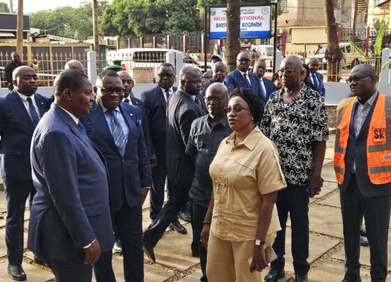 En lançant la réhabilitation du musée Barthélémy Boganda, BGFIBANK Centrafrique affirme son rôle d’acteur culturel et citoyen. Le Président de la République, Faustin Archange Touadéra, a marqué de sa présence la première visite officielle du site, soulignant l’importance nationale du projet.