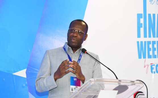 Face à la montée de rumeurs persistantes sur une éventuelle dévaluation du franc CFA, la Banque des États de l’Afrique Centrale a tenu à apporter une réponse claire et ferme. Depuis Bangui, son gouverneur, Yvon Sana Bangui, a catégoriquement démenti ces informations, qualifiées de spéculatives et infondées.