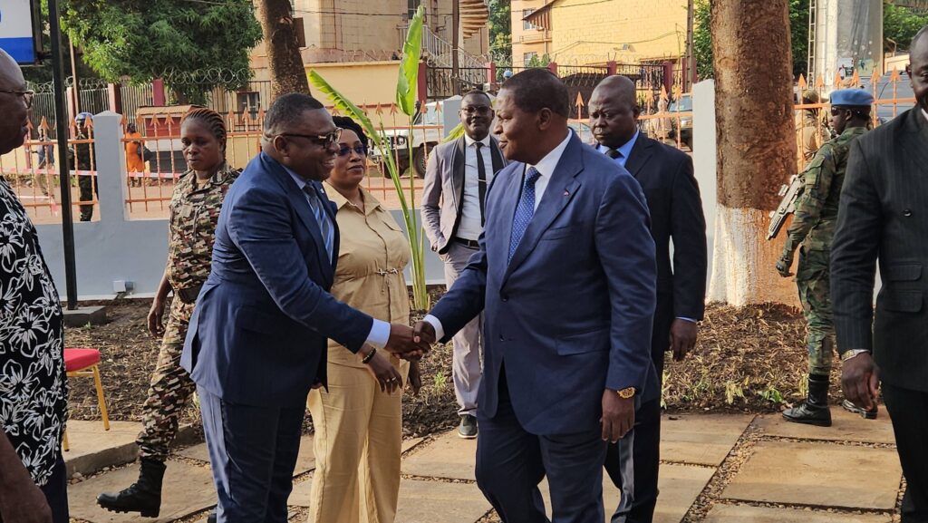 En lançant la réhabilitation du musée Barthélémy Boganda, BGFIBANK Centrafrique affirme son rôle d’acteur culturel et citoyen. Le Président de la République, Faustin Archange Touadéra, a marqué de sa présence la première visite officielle du site, soulignant l’importance nationale du projet.