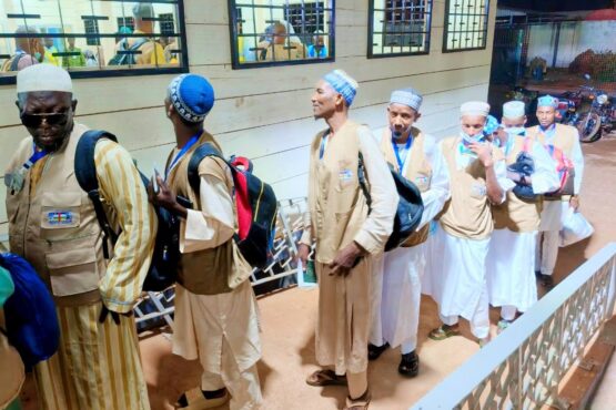 500 pèlerins centrafricains ont quitté Bangui ce mardi à destination des Lieux Saints de l’Islam. Le vol, opéré par la compagnie Max Air, a été organisé par le bureau AIDPACA.