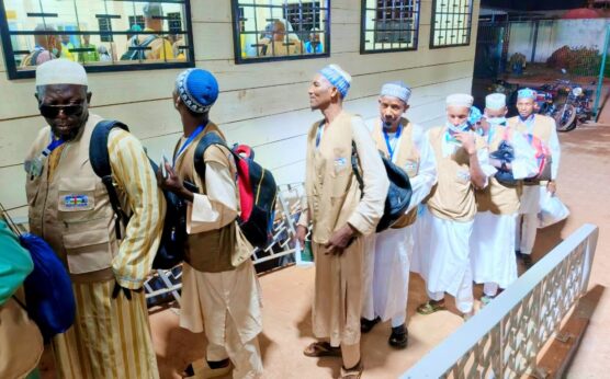 500 pèlerins centrafricains ont quitté Bangui ce mardi à destination des Lieux Saints de l’Islam. Le vol, opéré par la compagnie Max Air, a été organisé par le bureau AIDPACA.