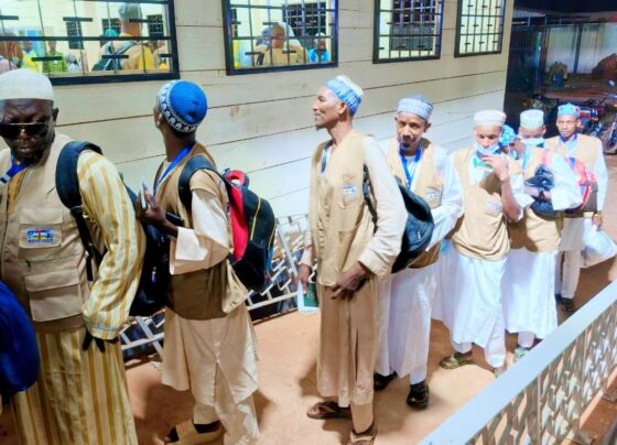 500 pèlerins centrafricains ont quitté Bangui ce mardi à destination des Lieux Saints de l’Islam. Le vol, opéré par la compagnie Max Air, a été organisé par le bureau AIDPACA.