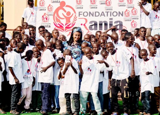 La Fondation Rania a transformé une journée ordinaire en un souvenir inoubliable pour des dizaines d’enfants défavorisés. Entre chants, danses, jeux et partages, l’espace s’est rempli de ce qui manque parfois le plus : la légèreté d’être simplement enfant.